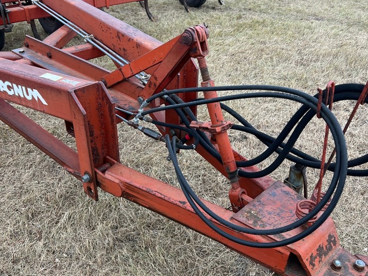lot-49.-1981-33’-morris-magnum-model-cp-731-chisel-plow-w/3-bar-harrows,-well-maintained-unit,-super-clean-and-straight,-check-photos-image-9