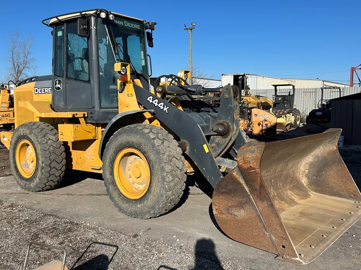 deere-444k-image-7