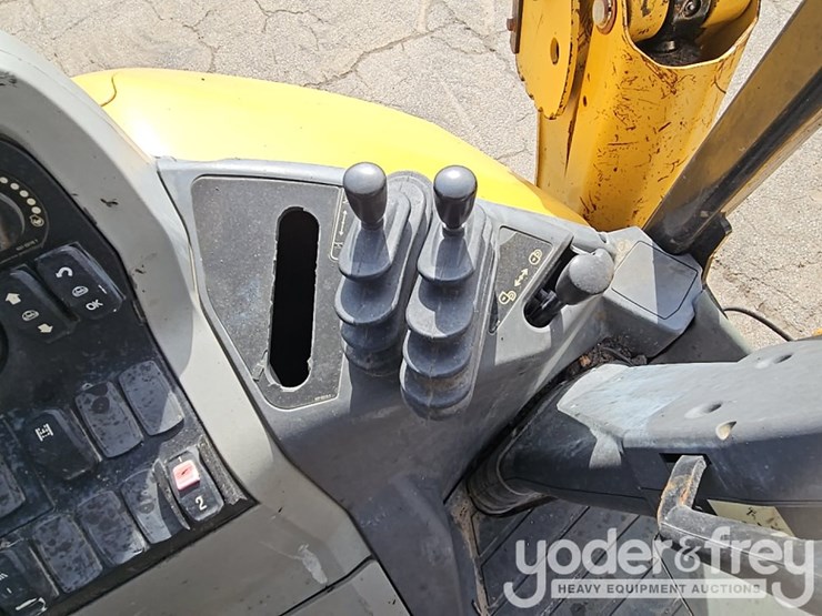 2016-caterpillar-420f2-it-image-35