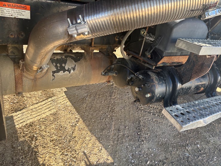 2005-sterling-lt8500-image-59