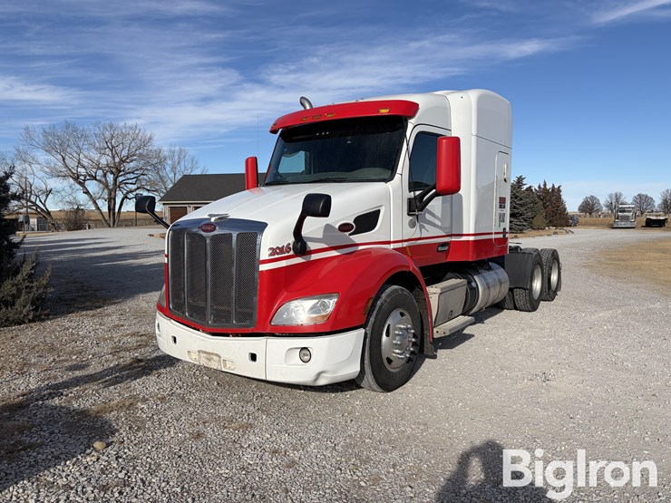 2016-peterbilt-579-image-1