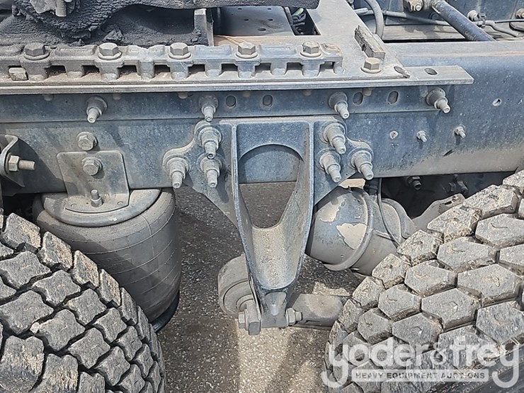 2017-international-8600-image-12