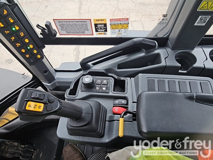 2026-caterpillar-926-image-47