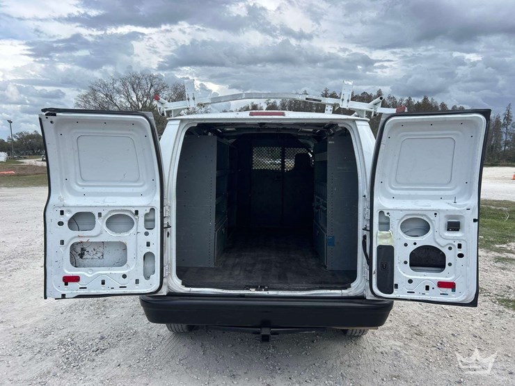 2014-ford-cargo-image-19