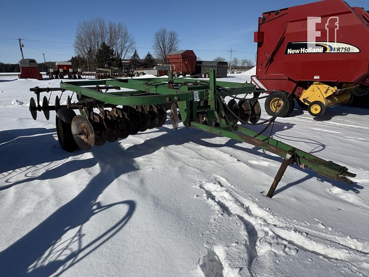 john-deere-210-image-1