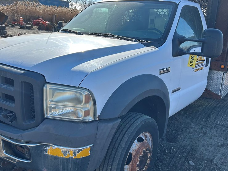 2005-ford-f550-image-9