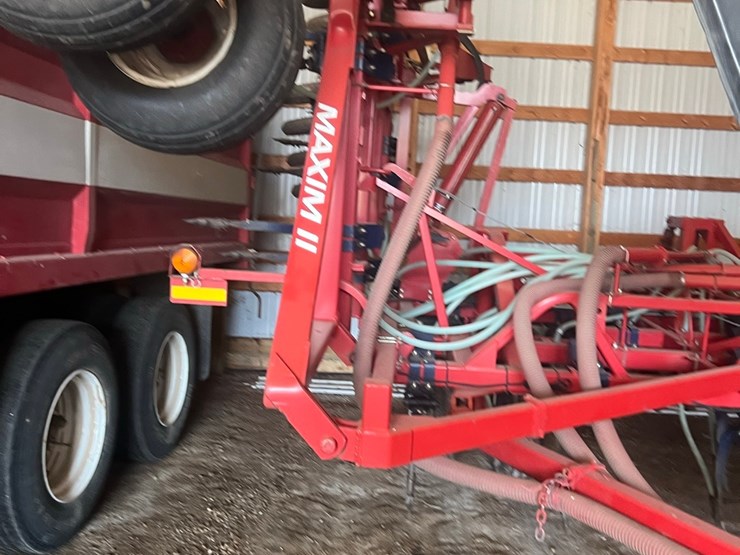 lot-10.-morris-air-seeder,-tow-between-with-10"-eagle-beaks,-new-seed-meter-unit,-pristine-condition,-always-shedded,-highly-maintained,-none-nicer-image-23