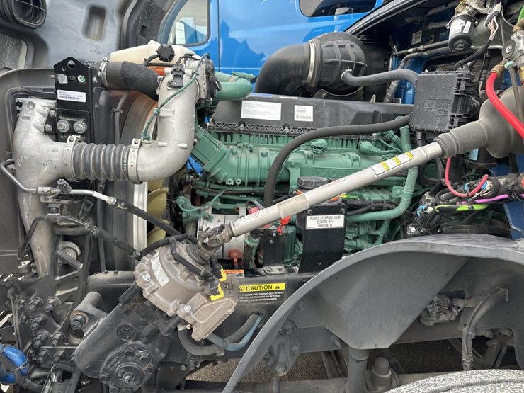 #2226-•-2024-volvo-vnl-sleeper-cab-semi-truck-tractor-image-27