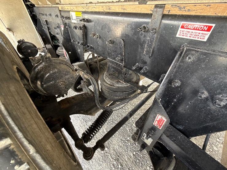 2017-mack-granite-gu713-image-33