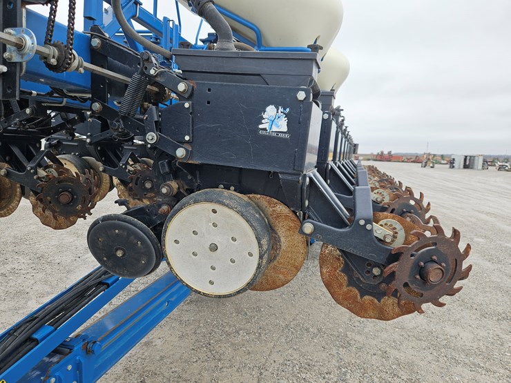 2011-kinze-3600-image-3