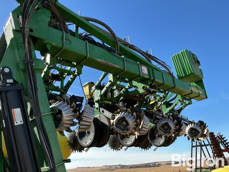 2011-john-deere-1720-ccs-image-11