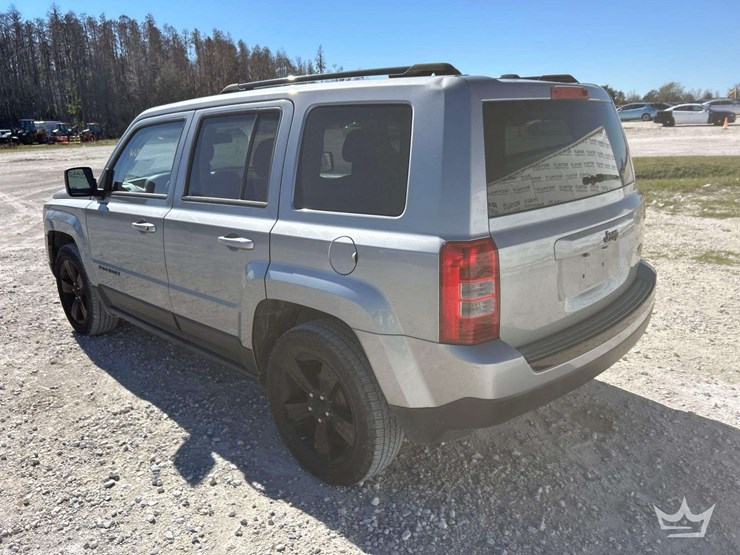 2015-jeep-patriot-sport-image-4