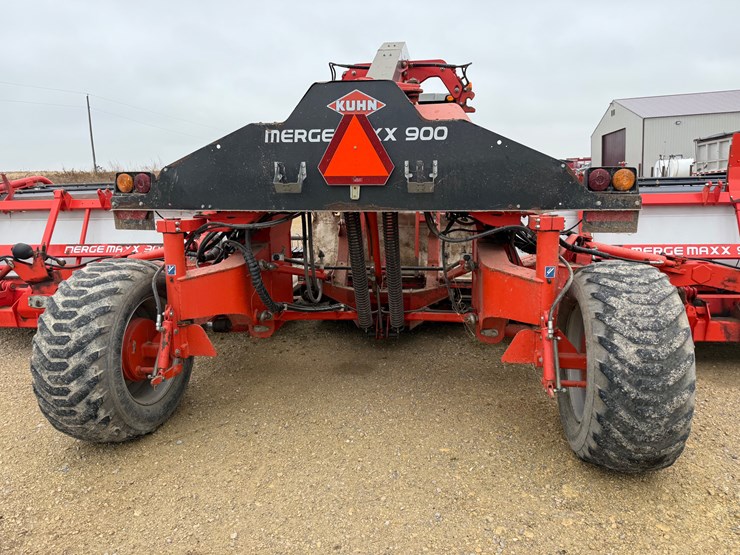 2011-kuhn-merge-maxx-900-image-6