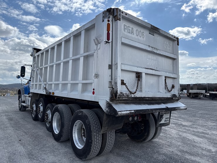 2017-mack-granite-gu713-image-4