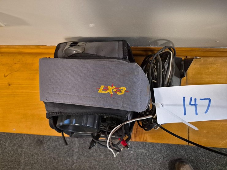 marcum-lx-3tc-ice-fishing-flasher-image-2