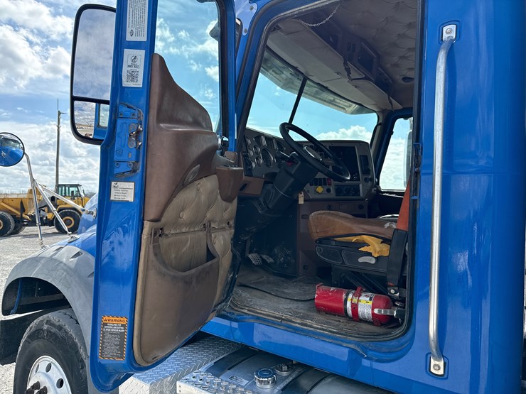 2017-mack-granite-gu713-image-39