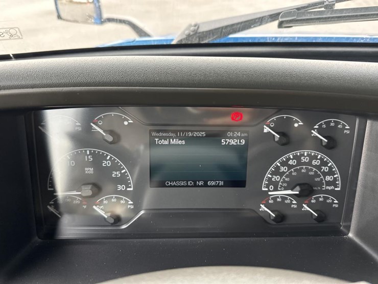 #2224-•-2025-volvo-vnl-sleeper-cab-semi-truck-tractor-image-44