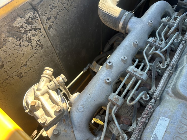 new-holland-eh215-image-52