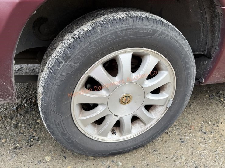 2002-chrysler-town-&-country-image-10