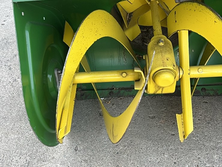 john-deere-model-826-snowblower,-nice-shape,-low-time,-stored-inside,-electric-start-image-5
