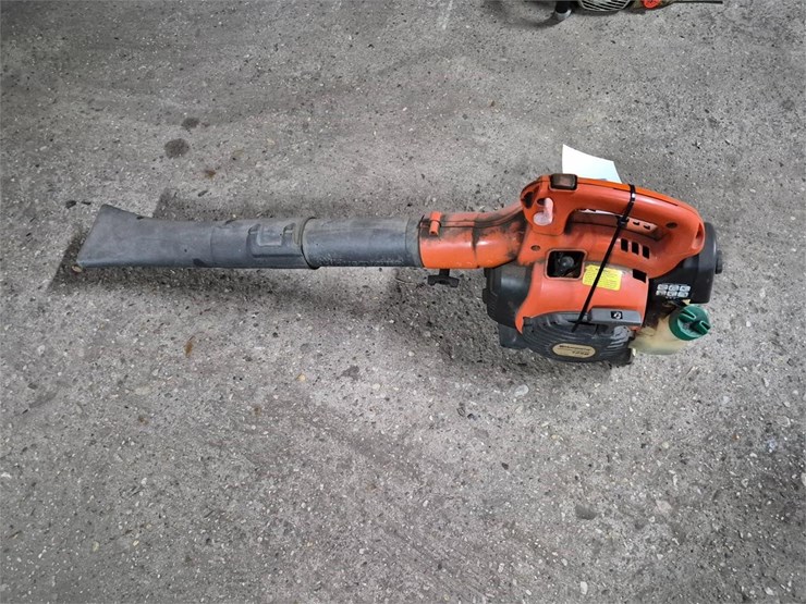 husqvarna-125b-leafblower-image-2