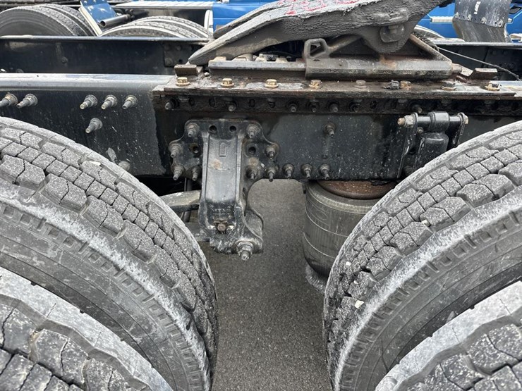 2019-volvo-10-image-39