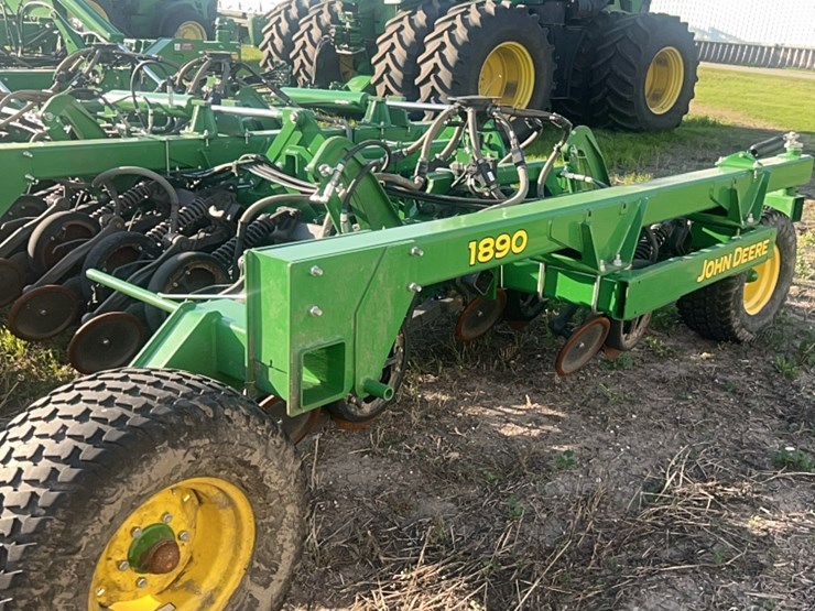 2018-john-deere-1910-image-188
