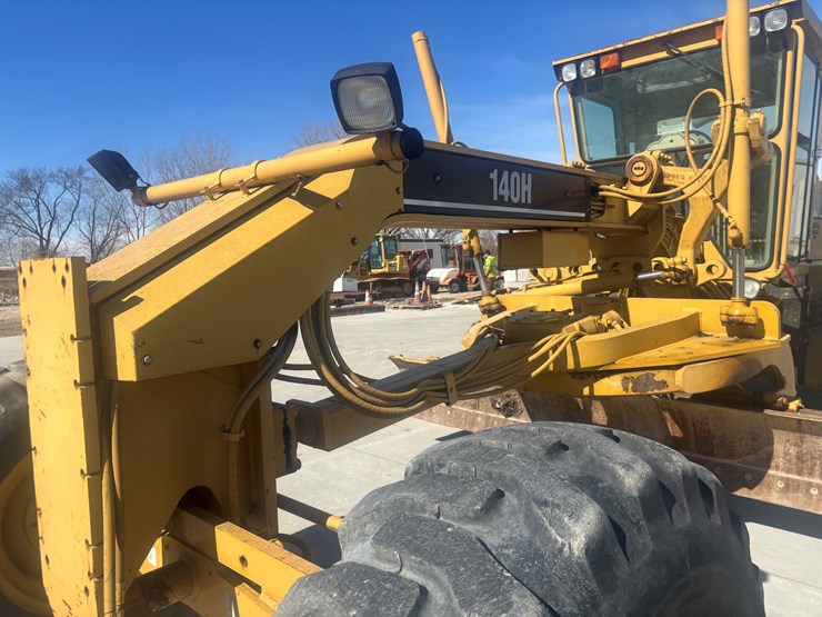 caterpillar-140h-vhp-image-7