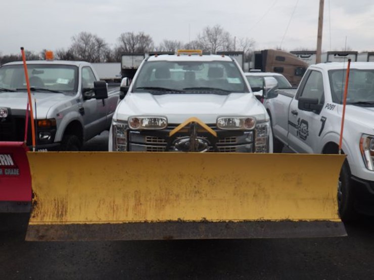 2017-ford-f350-xl-image-2