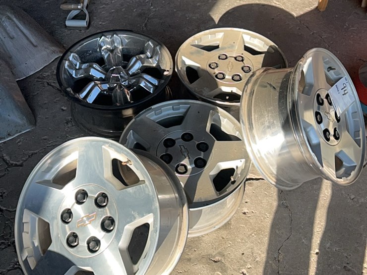 (5)-6-hole-chevy-rims,-complete-set-of-four-with-lug-nuts,-plus-one-extra-image-3