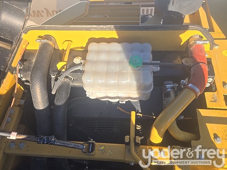 2016-caterpillar-335fl-image-48