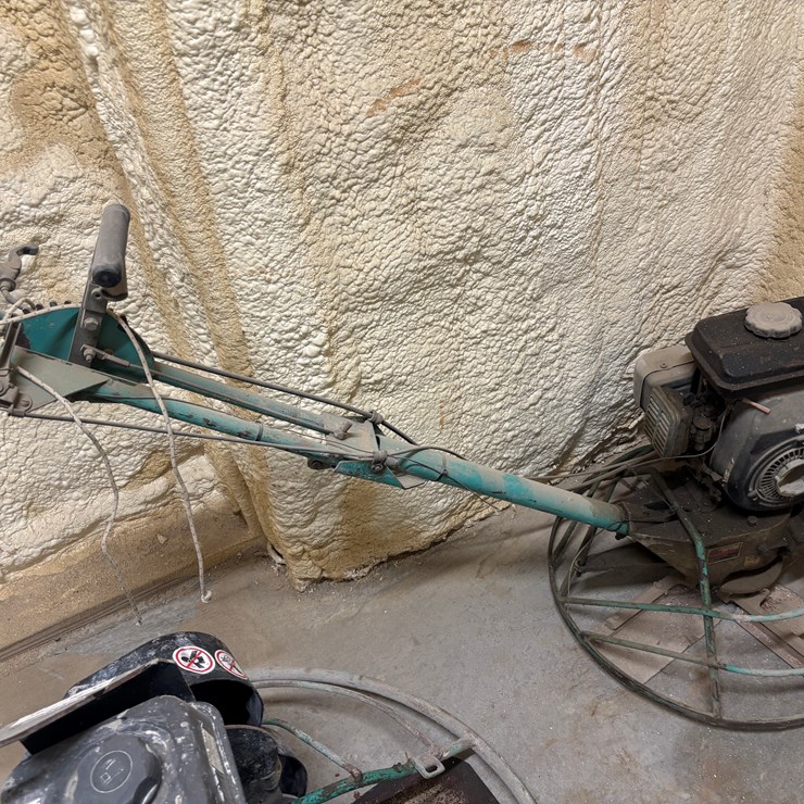 #3658 • Whiteman Approx. 22" Power Trowel