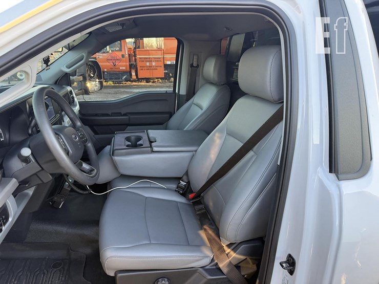 2025-ford-f350-xl-image-10