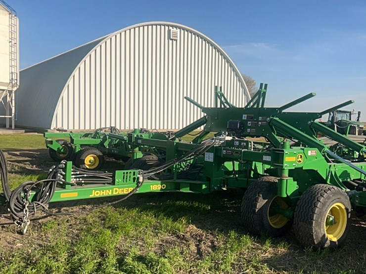 2018-john-deere-1910-image-47