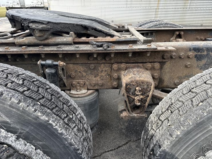 2001-volvo-10-image-36