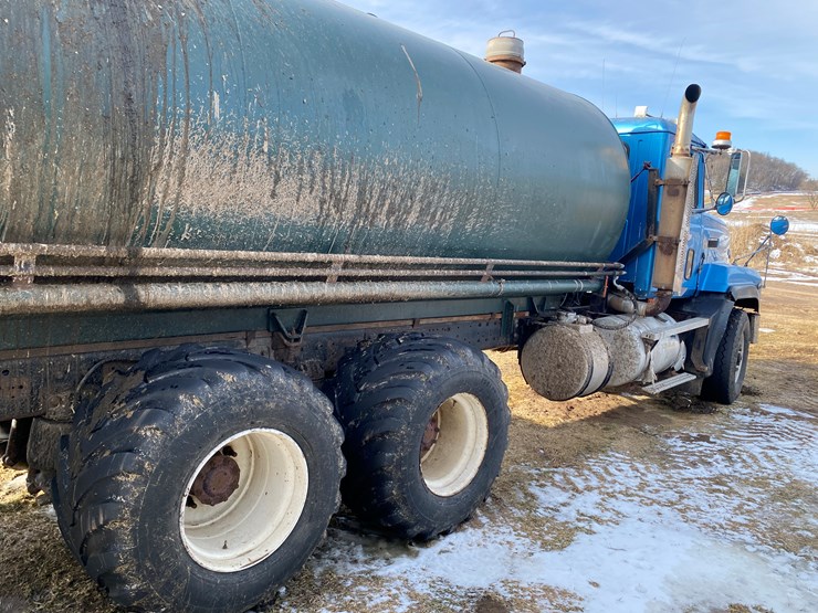#425-•-mack-elite-cl-713-manure-truck-(has-wi-title)-(colfax,-wi)-image-28