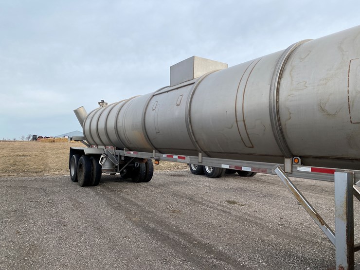 #502-•-2012-northern-8,500-gallon-semi-manure-tanker-(has-wi-title)-(waupun,-wi)-image-4