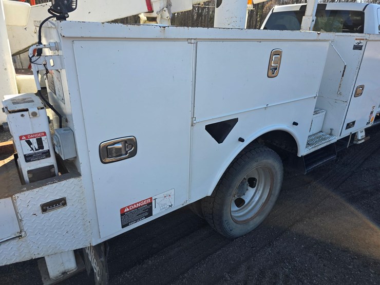 dodge-5500-bucket-truck-image-4