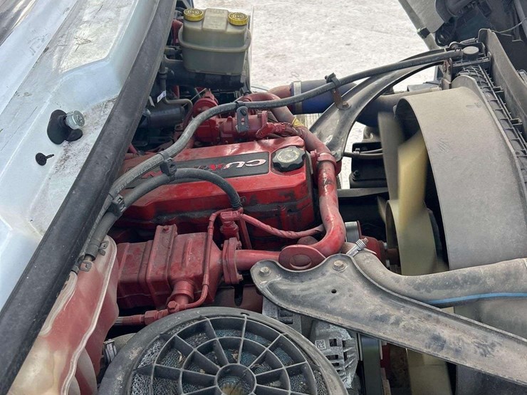 2020-freightliner-m2-106-image-9