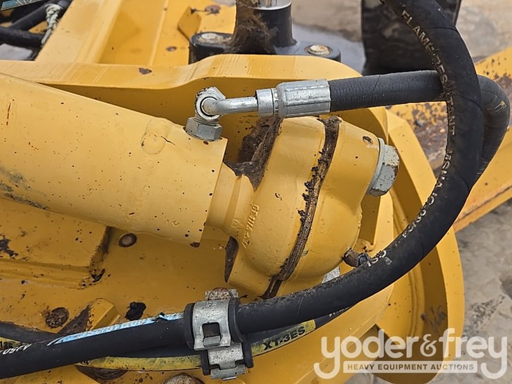 2015-caterpillar-12m3-image-31