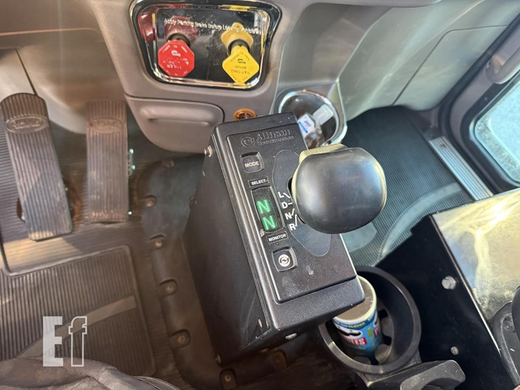 2021-peterbilt-389-image-13