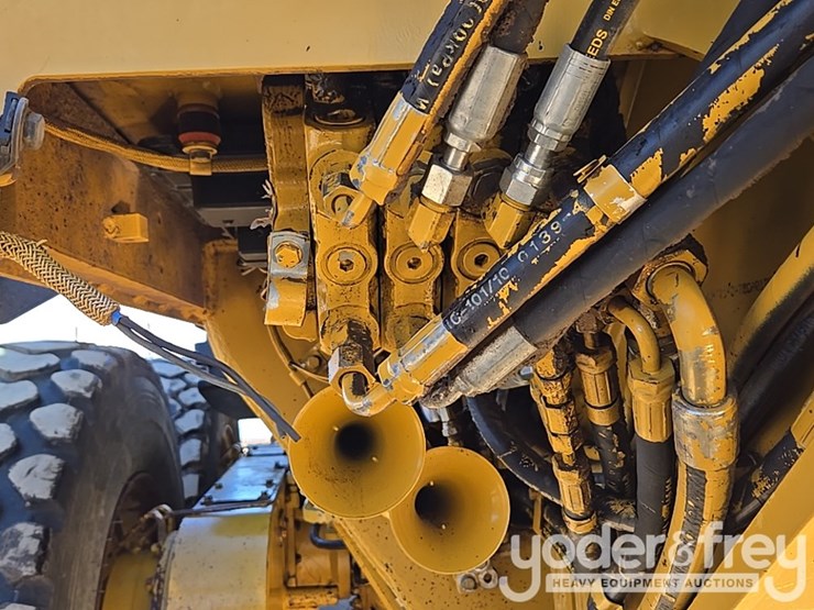 2005-caterpillar-140h-vhp-plus-image-60