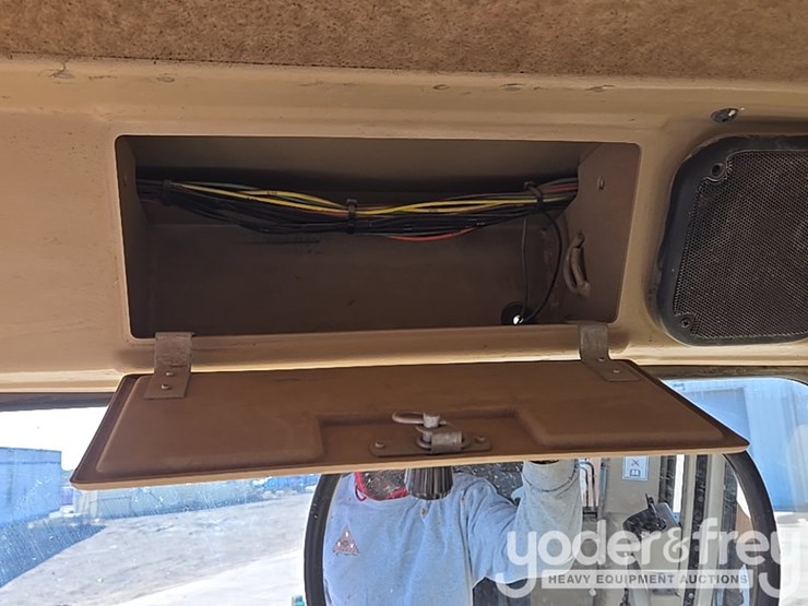 2005-caterpillar-140h-vhp-plus-image-114