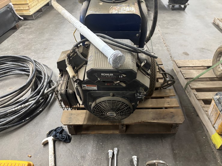 #2309-•-graco-gh-733-roof-coating-sprayer-image-2