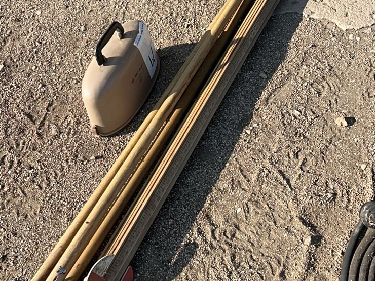 survey-tool,-complete-with-scope,-measuring-stick,-tripod-image-1
