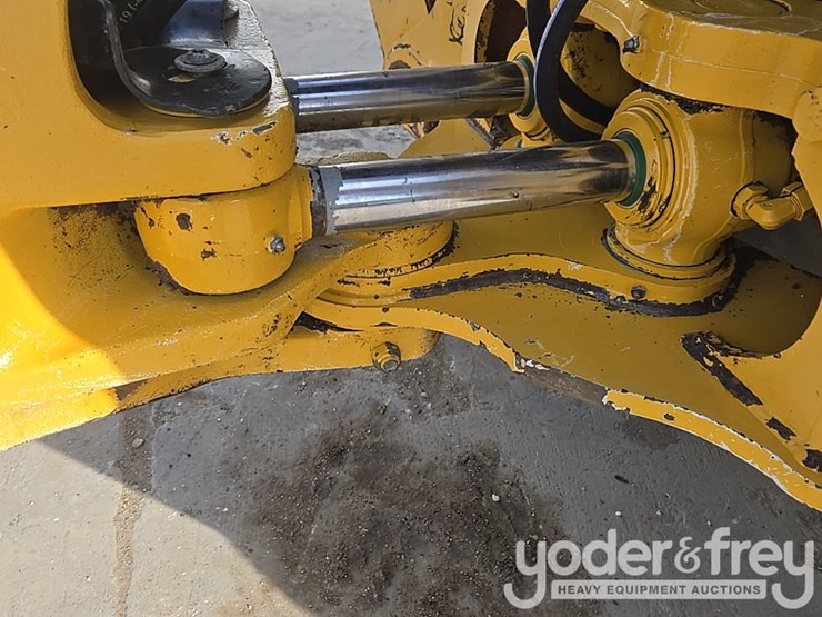 2018-deere-310sl-image-58