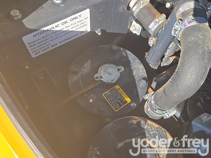 2020-deere-35g-image-58