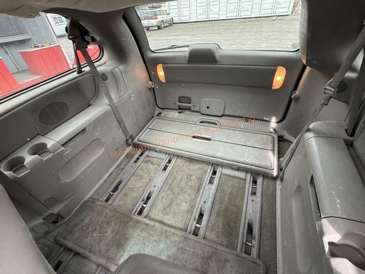 2002-chrysler-town-&-country-image-21