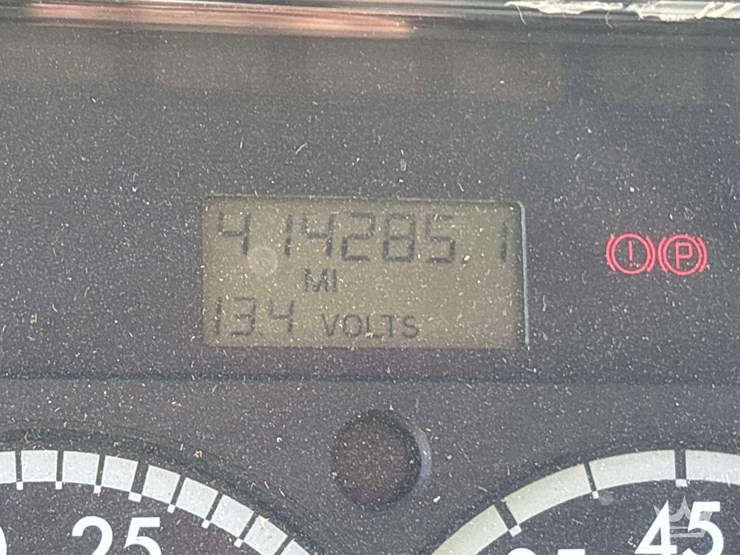 2003-freightliner-fl60-image-7