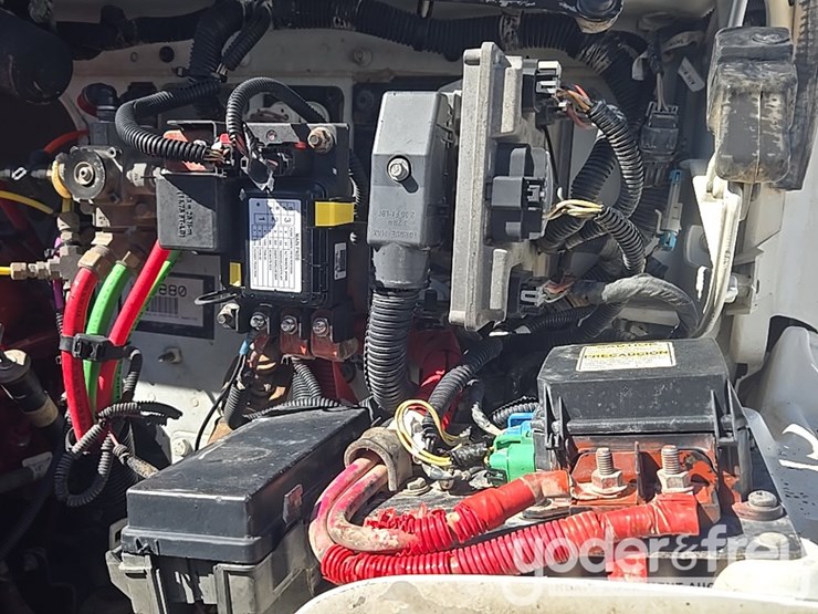 2017-freightliner-m2-106-image-31